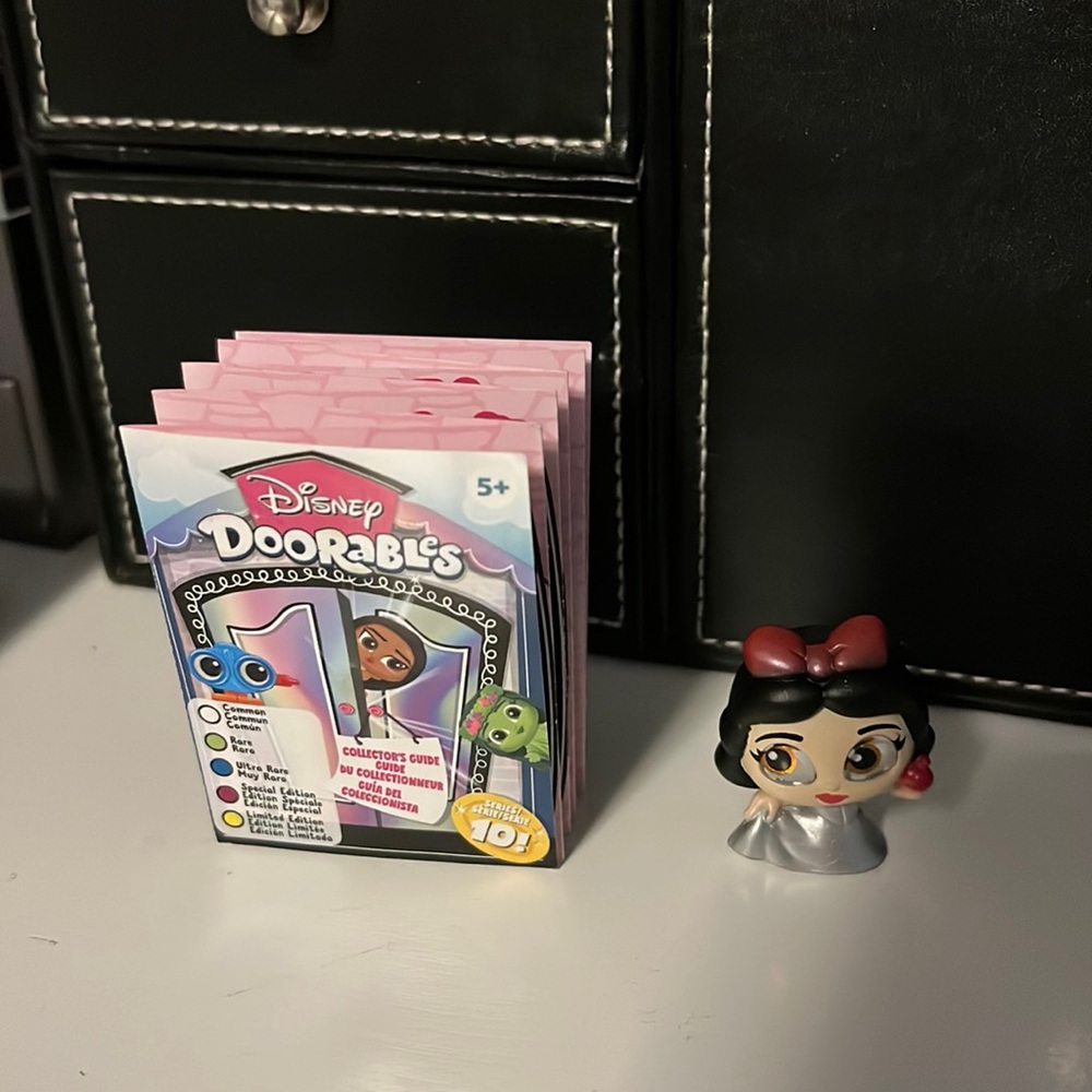 Disney doorables series 10 Snow White